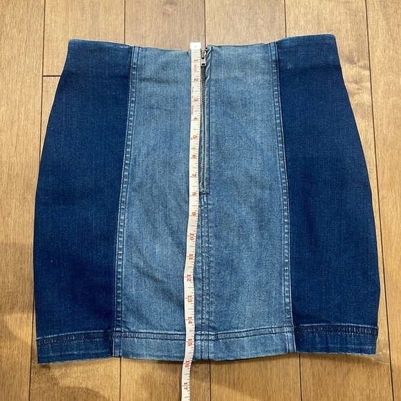 Free People Two Tone black panel denim jean mini Skirt Stretchy Tight sz 6 - Picture 11 of 13